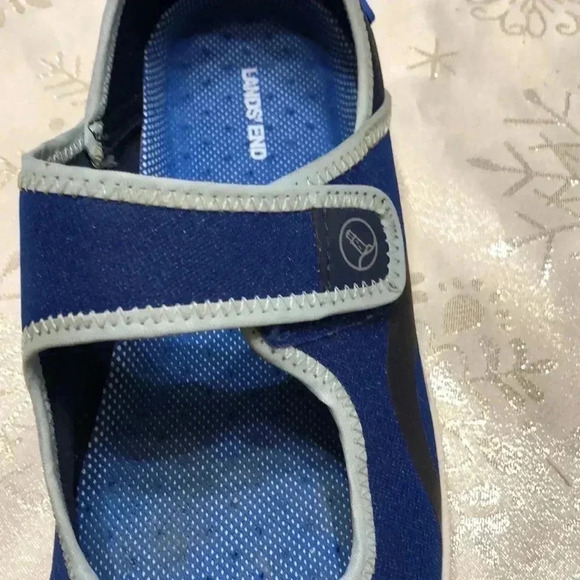 Lands End women’s boat shoes with Velcro strap - Picture 3 of 8